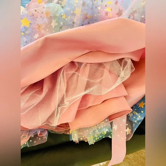 Gorgeous dress with tulle and stars and a big bow girls size 6/7 has a stain - Picture 4 of 5